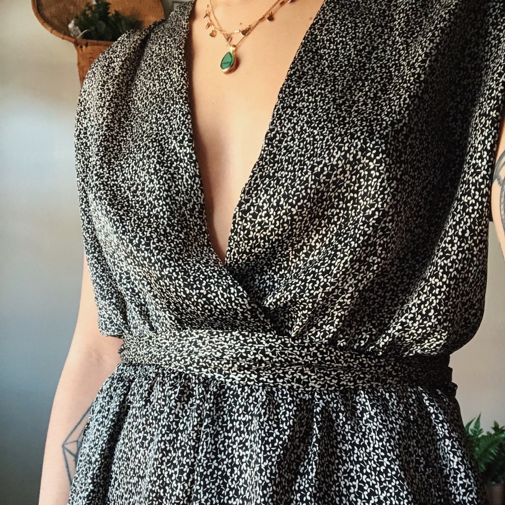 [SOLD] 
Leaf pattern, deep V neck dress